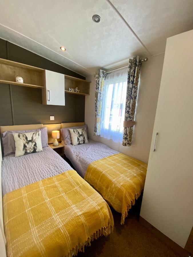 Hot Tub. Countryside. Coast. 5* Patrington Haven Leisure Park, East Yorkshire Villa Luaran gambar