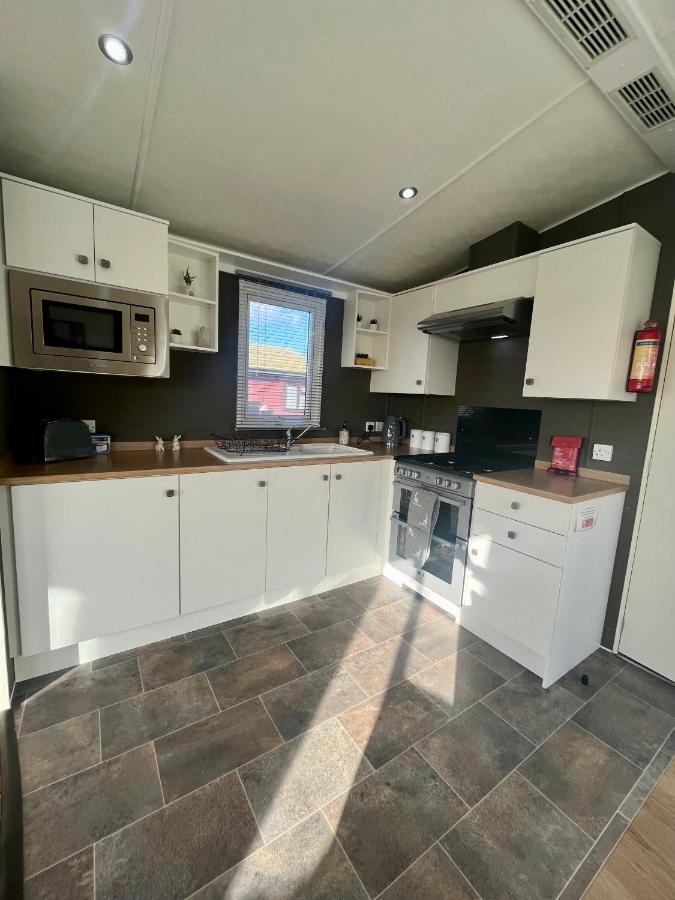 Hot Tub. Countryside. Coast. 5* Patrington Haven Leisure Park, East Yorkshire Villa Luaran gambar