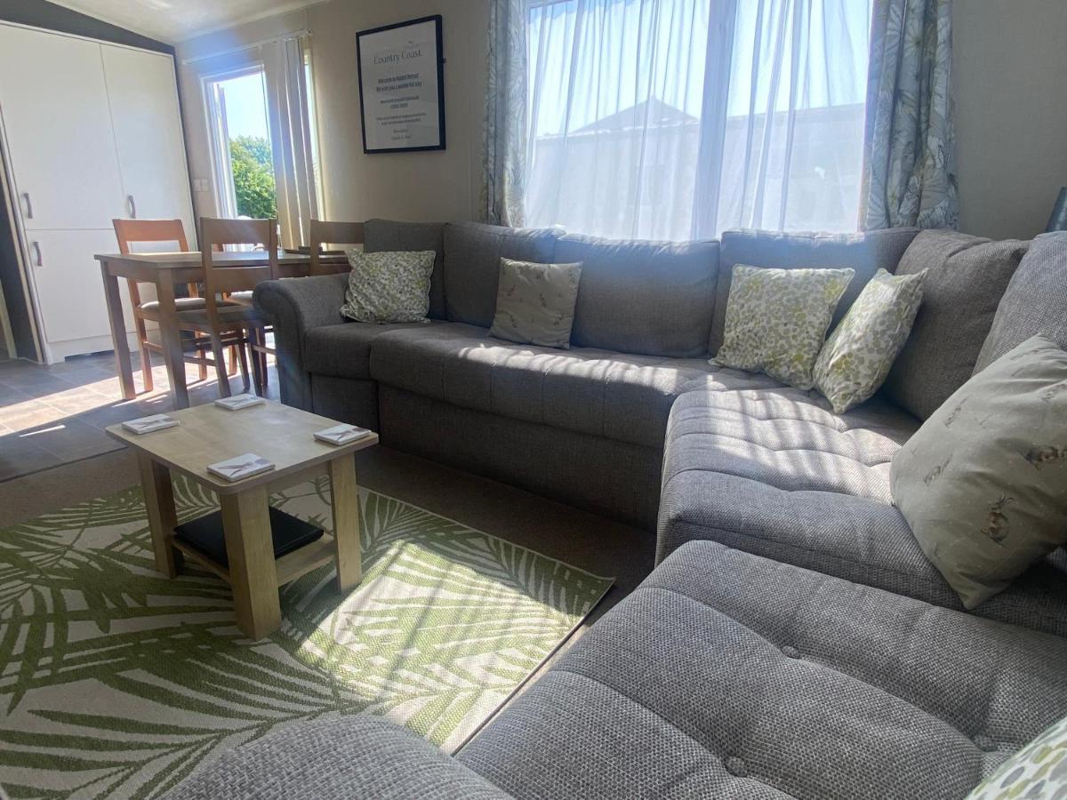 Hot Tub. Countryside. Coast. 5* Patrington Haven Leisure Park, East Yorkshire Villa Luaran gambar