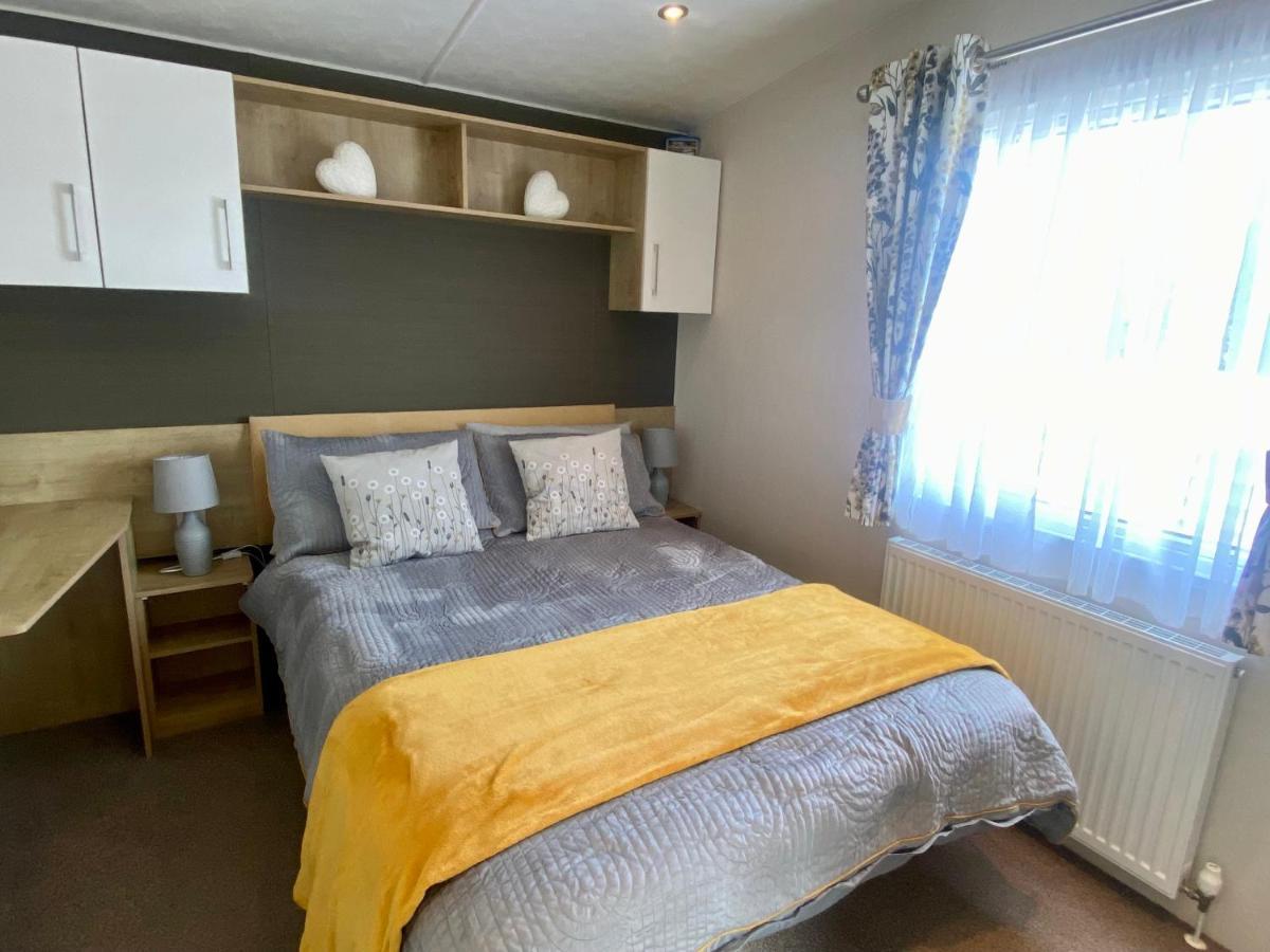 Hot Tub. Countryside. Coast. 5* Patrington Haven Leisure Park, East Yorkshire Villa Luaran gambar